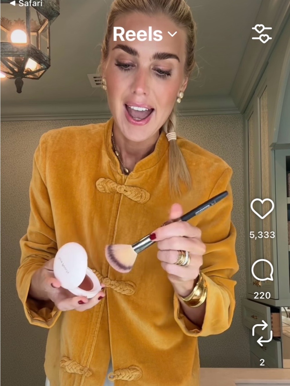 Velvet Finish Makeup Brush - Mustard Yellow